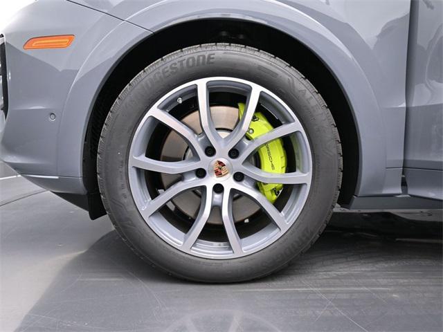 new 2025 Porsche Cayenne car, priced at $158,055