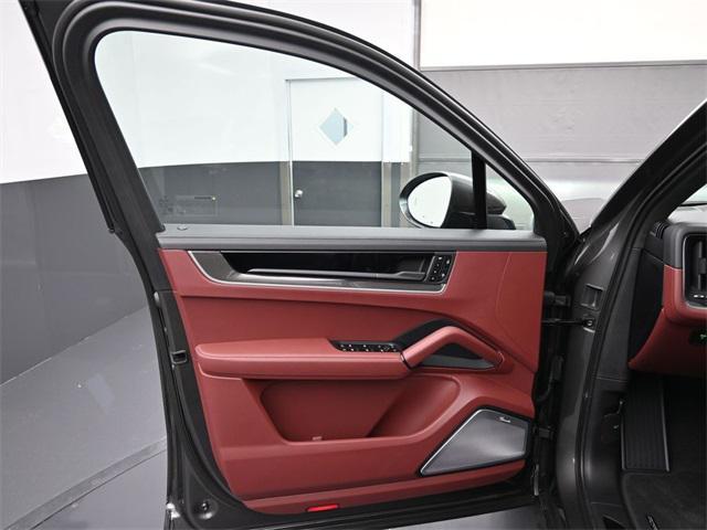 new 2025 Porsche Cayenne car, priced at $206,405