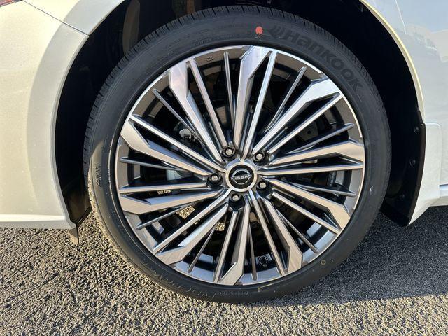 new 2025 Nissan Altima car, priced at $33,102