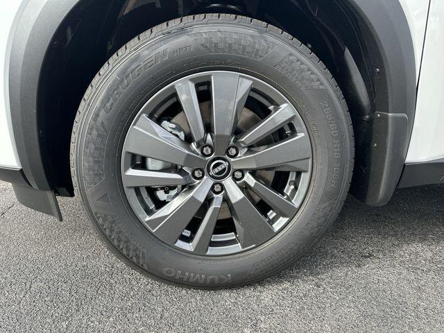 new 2025 Nissan Pathfinder car, priced at $34,957