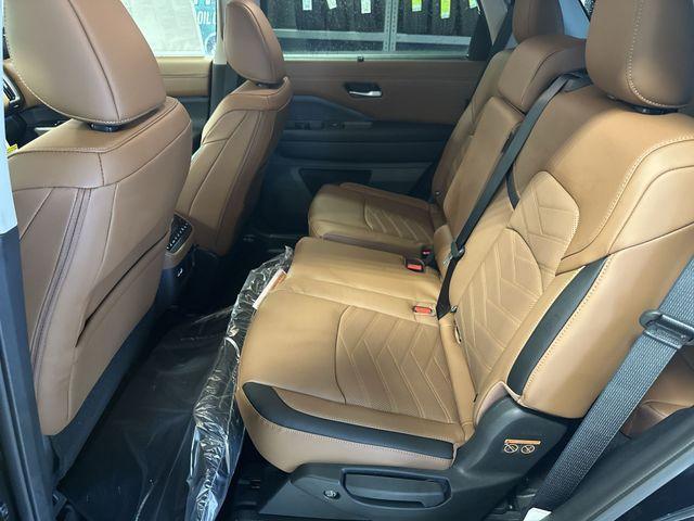 new 2025 Nissan Pathfinder car, priced at $48,673