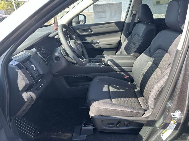 new 2025 Nissan Pathfinder car, priced at $33,911