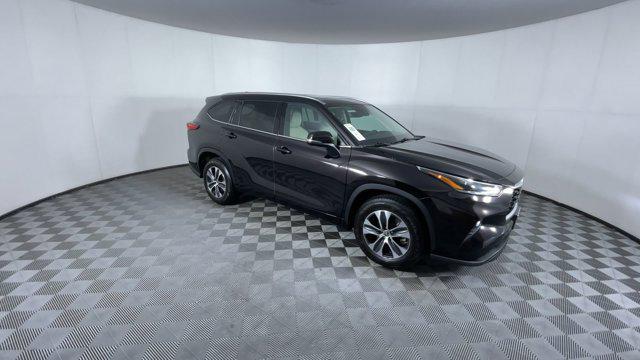 used 2021 Toyota Highlander car, priced at $31,498