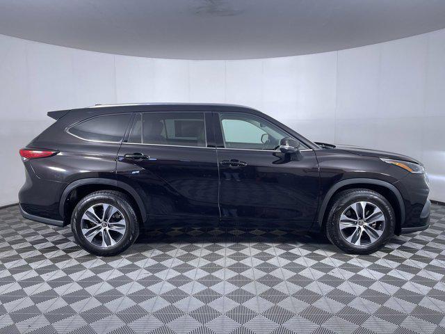 used 2021 Toyota Highlander car, priced at $31,498