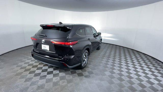 used 2021 Toyota Highlander car, priced at $31,498