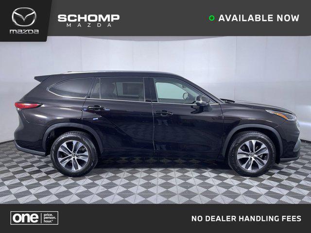 used 2021 Toyota Highlander car, priced at $31,498