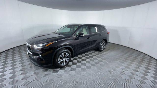 used 2021 Toyota Highlander car, priced at $31,498