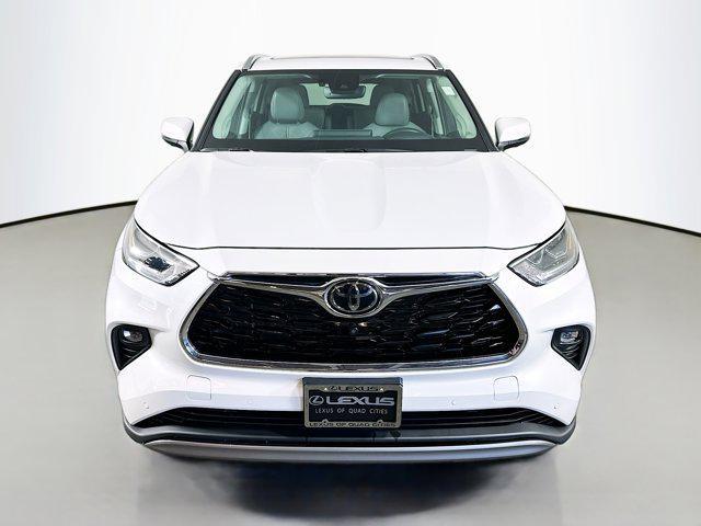 used 2022 Toyota Highlander car, priced at $39,995