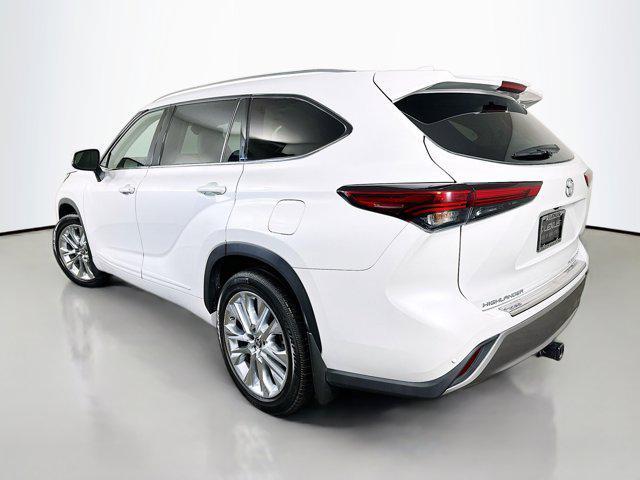used 2022 Toyota Highlander car, priced at $39,995