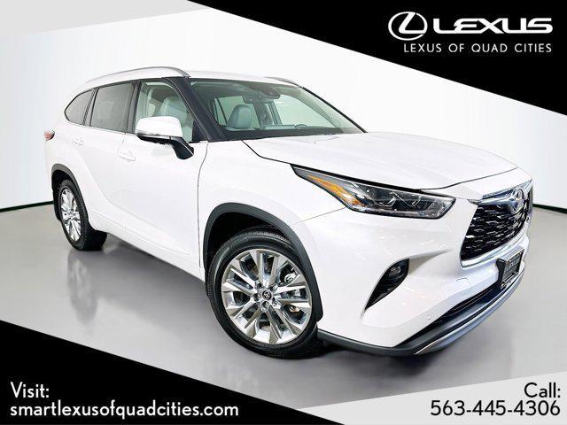 used 2022 Toyota Highlander car, priced at $39,995
