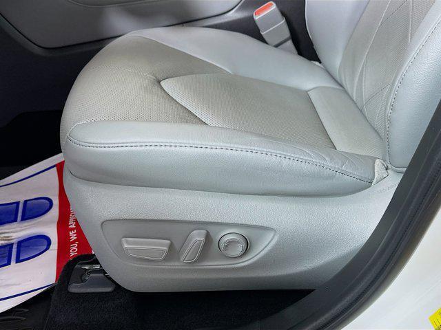 used 2022 Toyota Highlander car, priced at $39,995