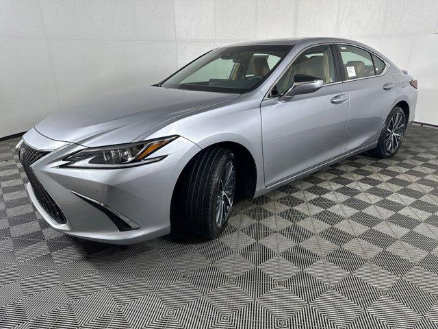 new 2025 Lexus ES 300h car, priced at $51,389