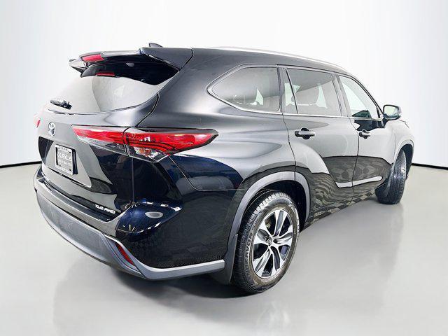 used 2021 Toyota Highlander car, priced at $28,348
