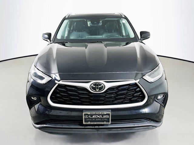 used 2021 Toyota Highlander car, priced at $28,348