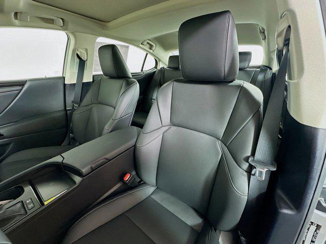 new 2025 Lexus ES 300h car, priced at $53,024