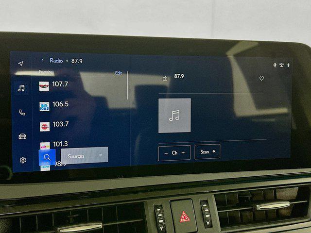 new 2025 Lexus ES 300h car, priced at $53,024