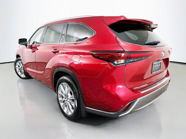 used 2020 Toyota Highlander car, priced at $29,818
