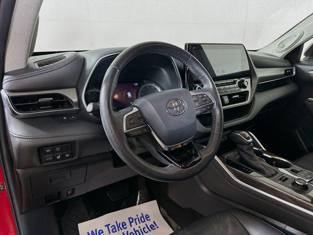 used 2020 Toyota Highlander car, priced at $29,818