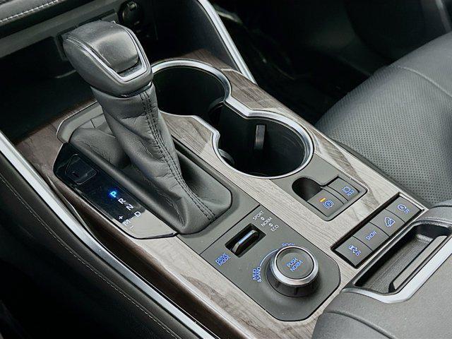 used 2020 Toyota Highlander car, priced at $29,818