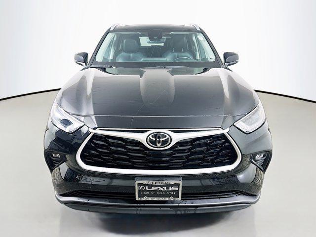 used 2022 Toyota Highlander car, priced at $33,296