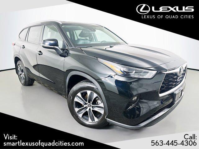 used 2022 Toyota Highlander car, priced at $33,476