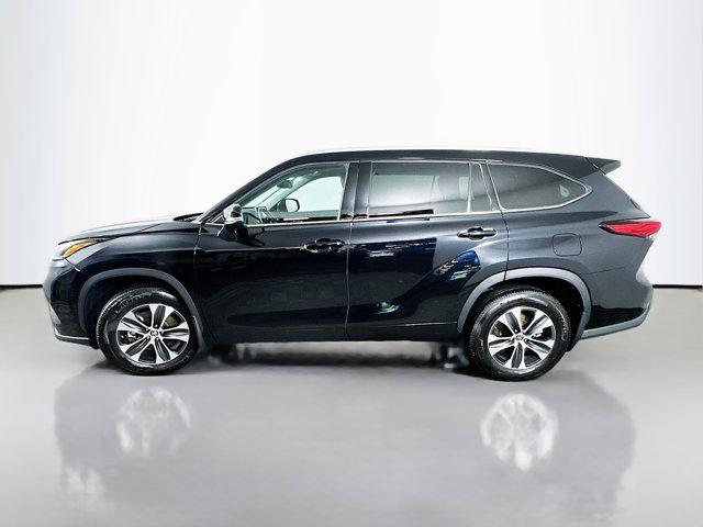 used 2022 Toyota Highlander car, priced at $33,296