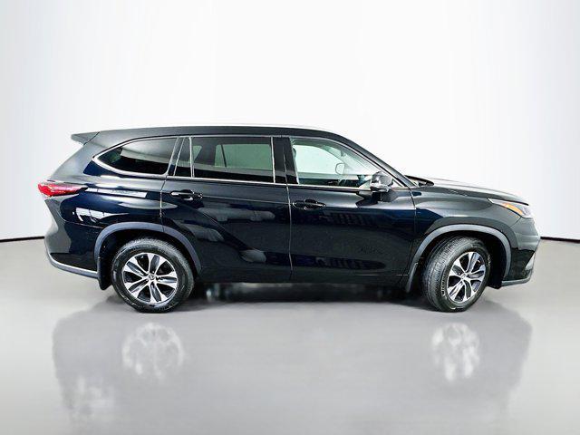 used 2022 Toyota Highlander car, priced at $33,296