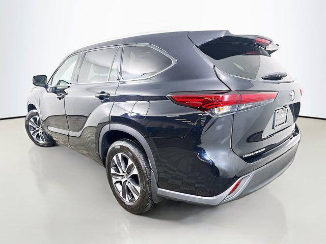 used 2022 Toyota Highlander car, priced at $33,296