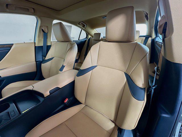new 2025 Lexus ES 350 car, priced at $49,425
