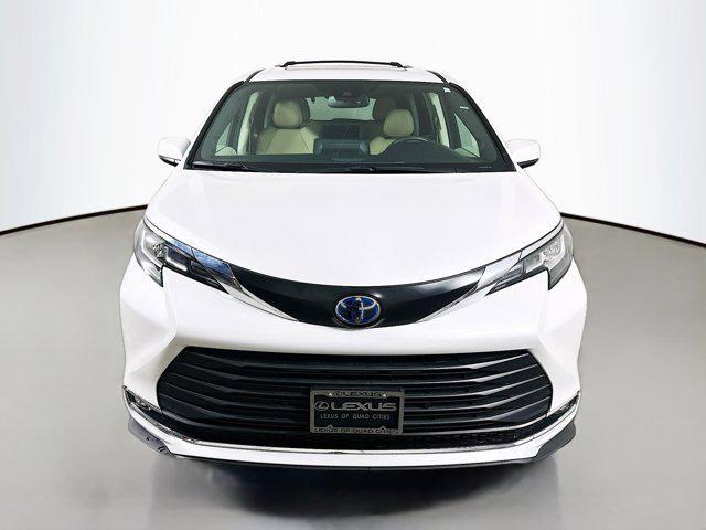 used 2022 Toyota Sienna car, priced at $41,958