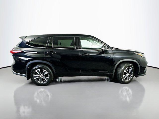 used 2022 Toyota Highlander car, priced at $33,388