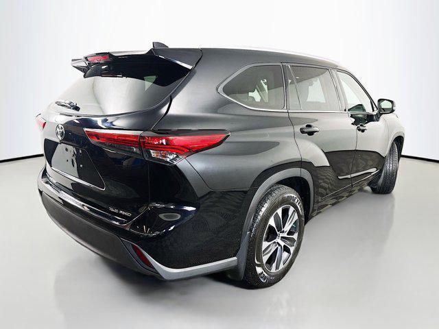 used 2022 Toyota Highlander car, priced at $33,388