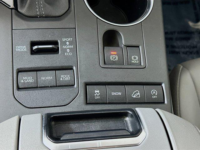 used 2022 Toyota Highlander car, priced at $33,388