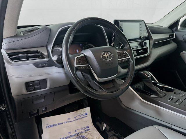 used 2022 Toyota Highlander car, priced at $33,388