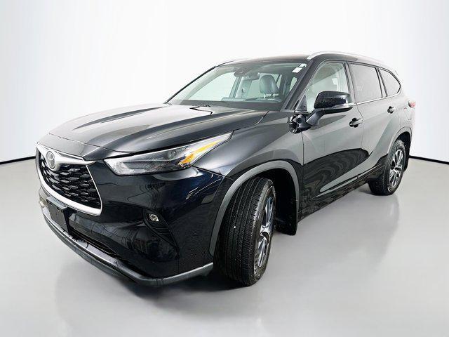 used 2022 Toyota Highlander car, priced at $33,388