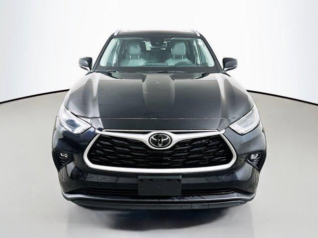 used 2022 Toyota Highlander car, priced at $33,388