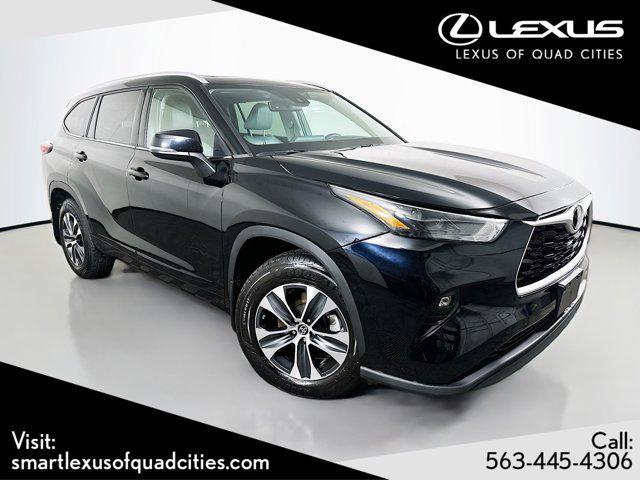 used 2022 Toyota Highlander car, priced at $33,388
