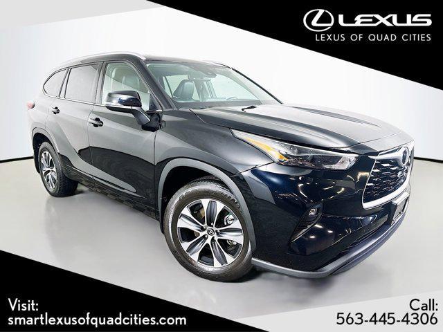 used 2022 Toyota Highlander car, priced at $37,021
