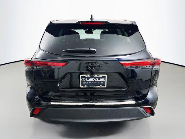 used 2022 Toyota Highlander car, priced at $37,021