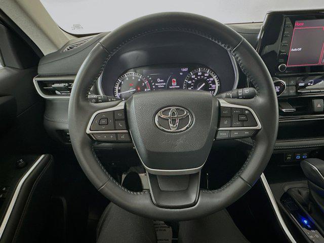 used 2022 Toyota Highlander car, priced at $37,021