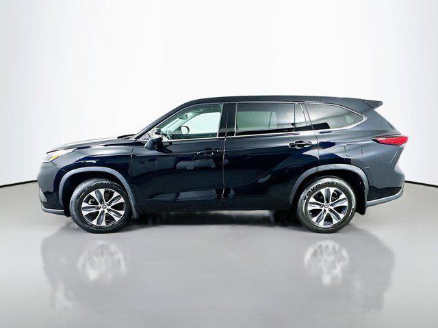 used 2022 Toyota Highlander car, priced at $37,021