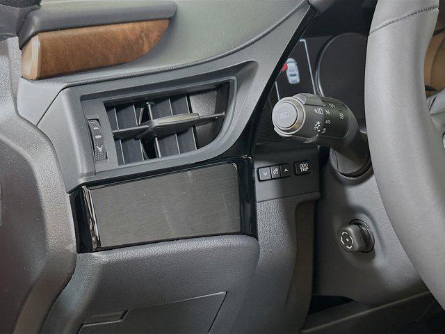 new 2025 Lexus ES 350 car, priced at $49,404
