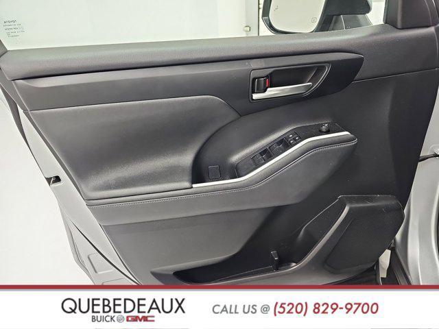 used 2023 Toyota Highlander car, priced at $34,531