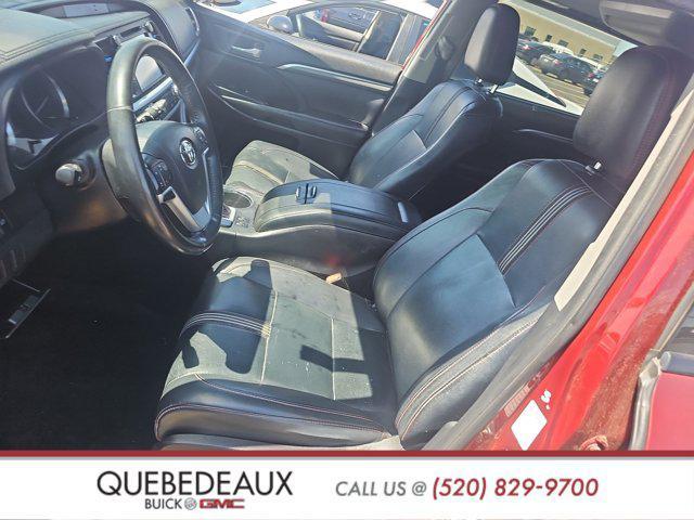 used 2019 Toyota Highlander car, priced at $25,704
