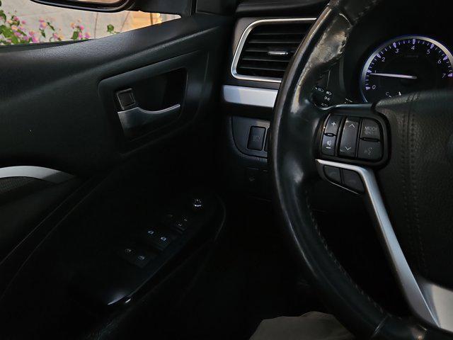 used 2019 Toyota Highlander car, priced at $25,593