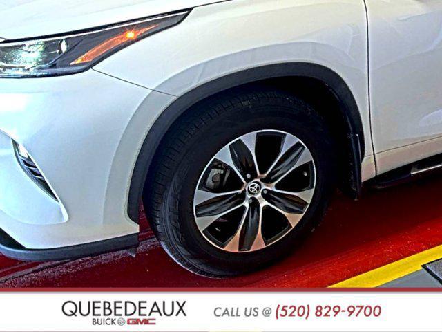 used 2021 Toyota Highlander car, priced at $31,266