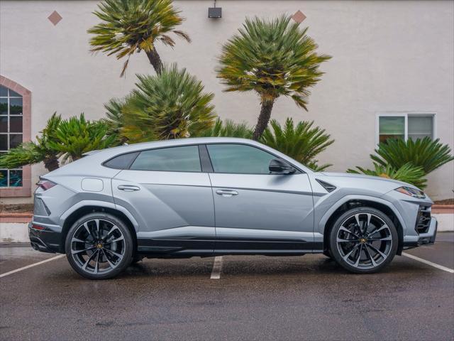 used 2022 Lamborghini Urus car, priced at $229,995