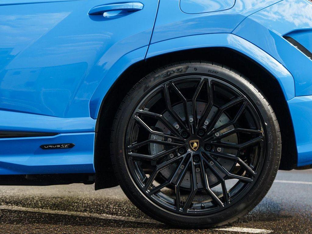 new 2025 Lamborghini Urus car, priced at $349,930