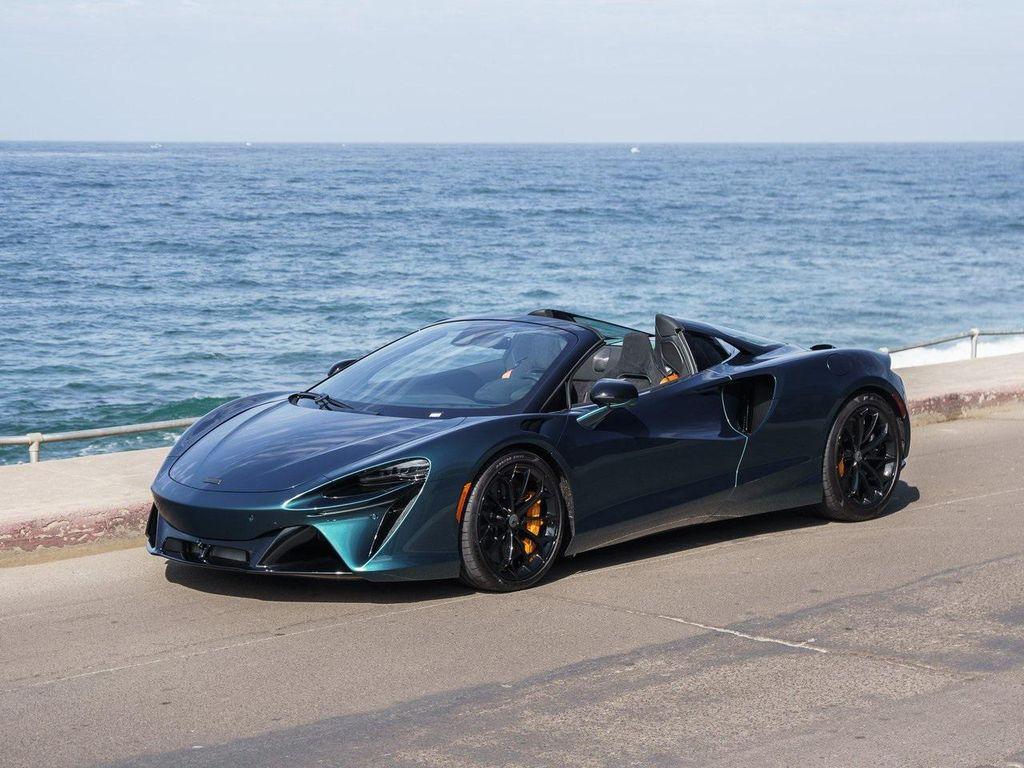 new 2025 McLaren Artura car, priced at $312,198