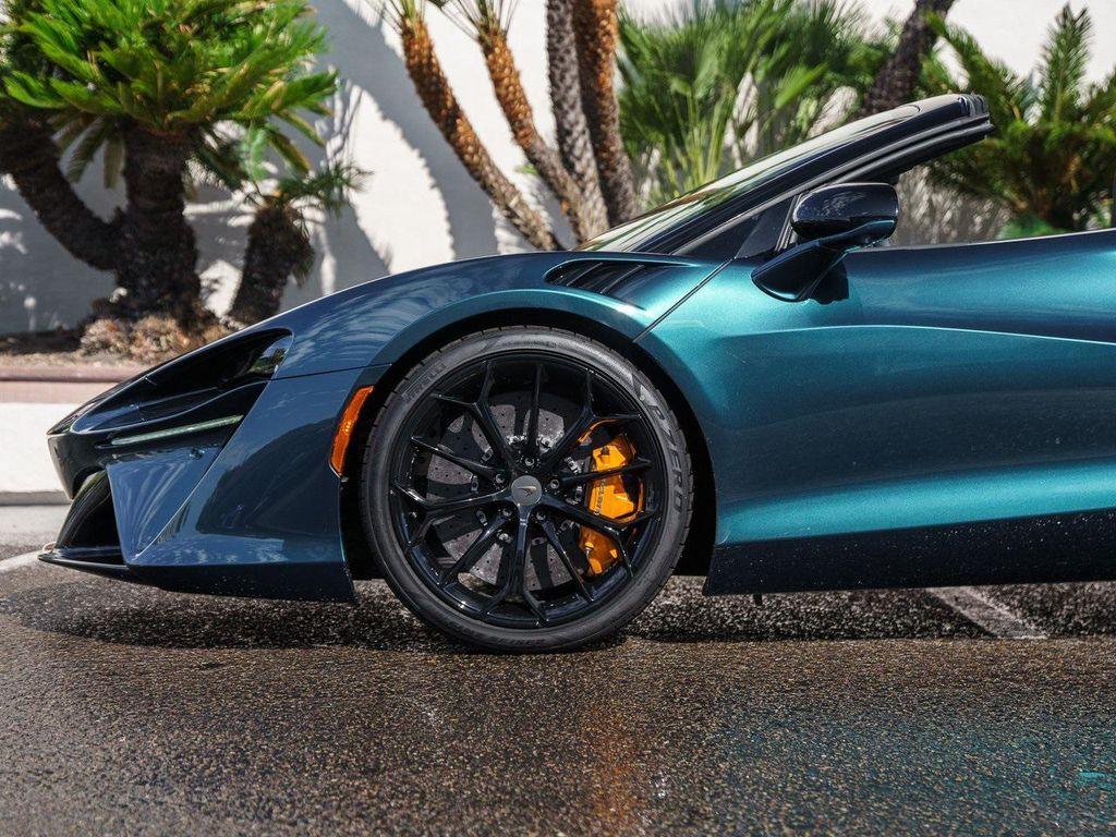 new 2025 McLaren Artura car, priced at $312,198